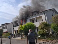 L'appartamento in fiamme