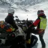 Operatori impegnati in un soccorso in montagna