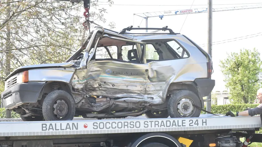 La Panda distrutta dopo l'impatto