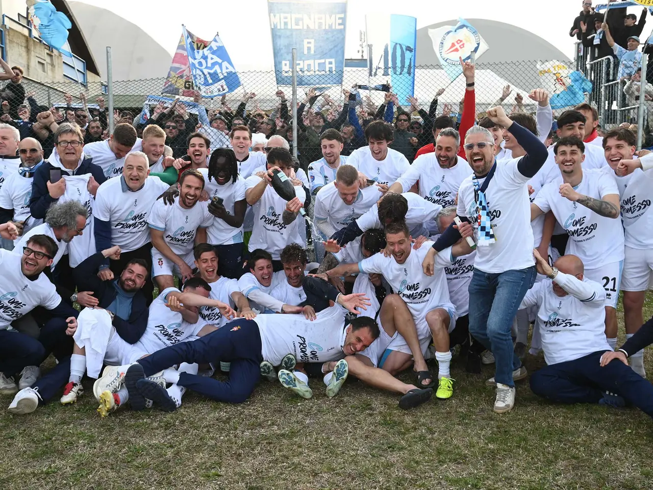 La gioia del Treviso con i dirigenti al termine della partita ad Altavilla Vicentina