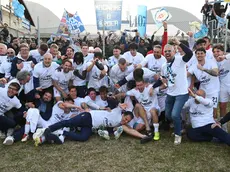 La gioia del Treviso con i dirigenti al termine della partita ad Altavilla Vicentina