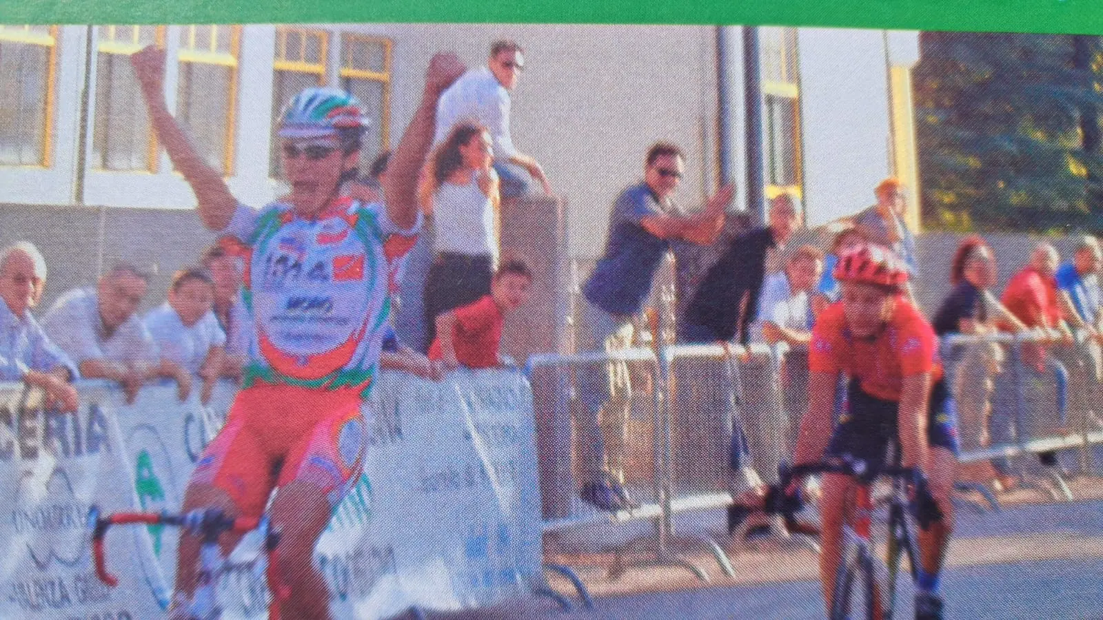 Stefano Basso in una vittoria in bici