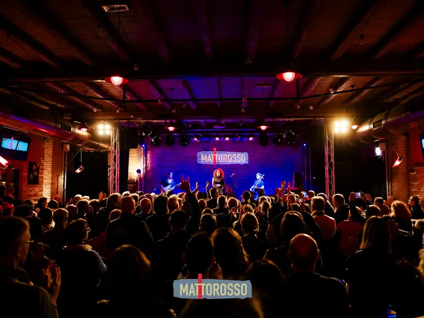 Un evento al Mattorosso di Montebelluna. La polizia ha contato 700 presenze contro una capienza di 180