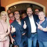 Una foto di gruppo con Muraro e Bortolato dopo la vittoria delle elezioni comunali