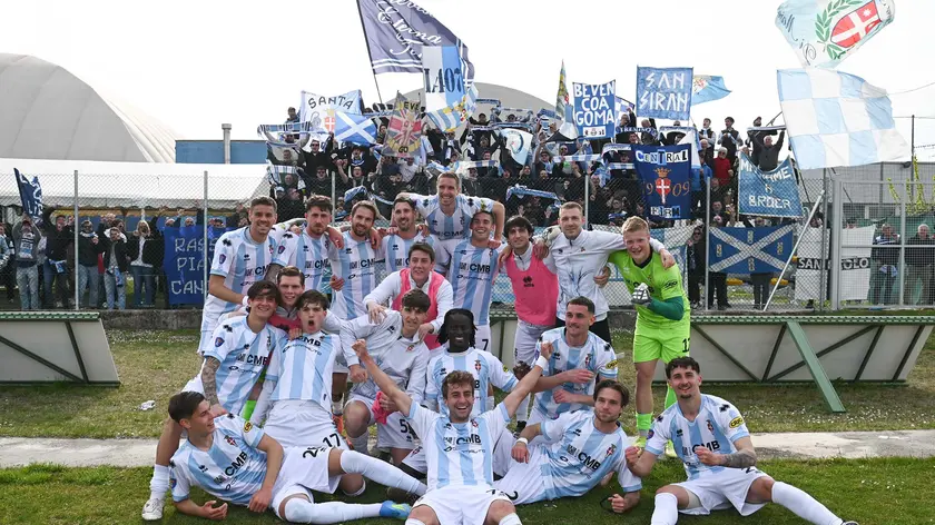 La festa del Treviso dopo la matematica promozione in serie C