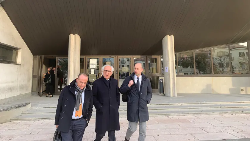 A sinistra una foto d'archivio con l’avvocato Crea e al centro Sernagiotto. A destra l’avvocato Benozzati, legale di Baldissin