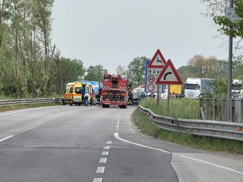 La scena dell'incidente sulla strada del Santo a Resana