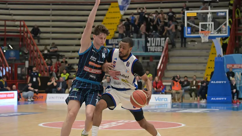 Una pessima Nutribullet crolla a Napoli. Foto Fotofilm