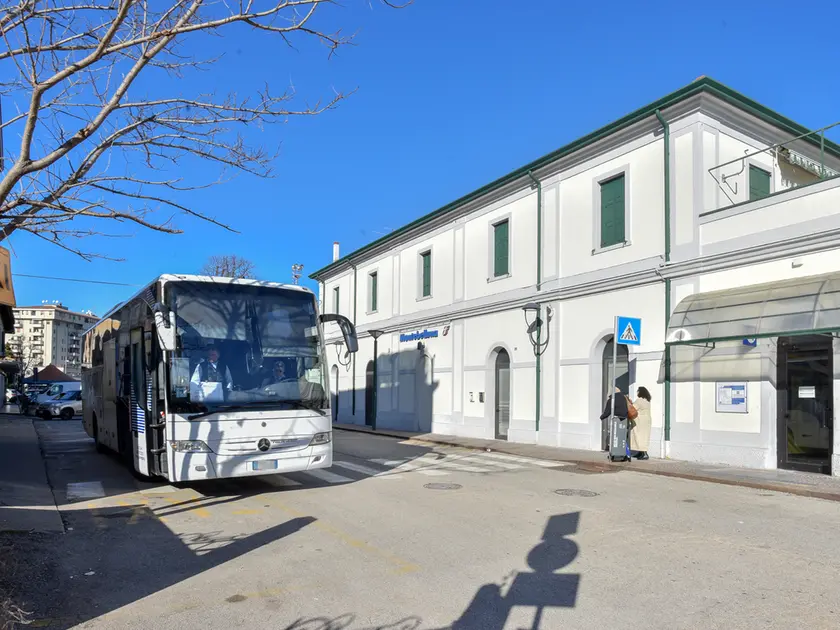 La stazione di Montebelluna, nei giardinetti le effusioni multate