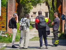 I soccorritori sul luogo dell'incidente all'ex casema al Lido