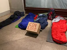 I giacigli sotto al Municipio