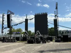 I preparativi dei due palchi di Aperyshow