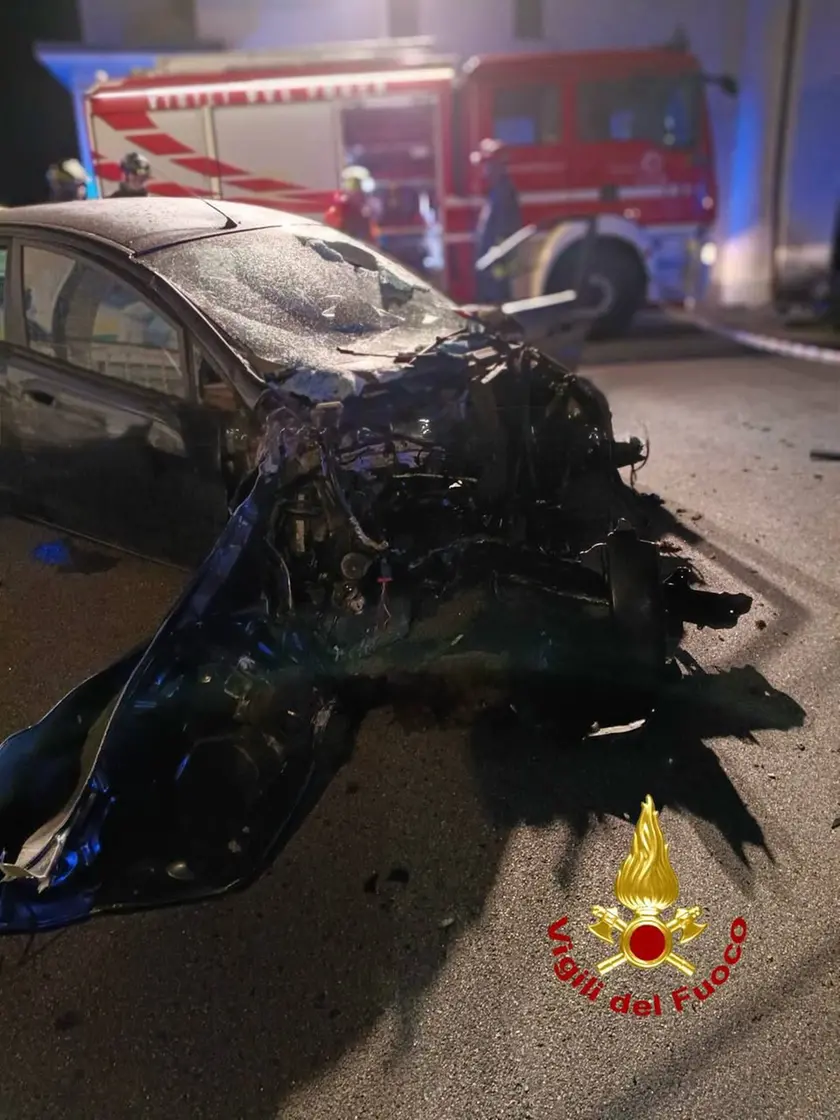 L'auto del giovane dopo l'incidente