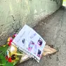 I fiori sul luogo dell'omicidio