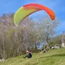 Il decollo di un parapendio dalla piattaforma di Semonzo del Grappa