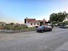 Una pattuglia dei carabinieri di Riese davanti alla casa del dramma
