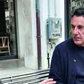 Riccardo Donadon durante l’intervista con Domenico Basso sulla panchina sulla riva del Cagnan