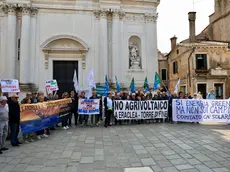 La protesta dei comitati a Venezia