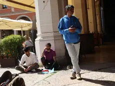 I giacigli fuori dalla prefettura