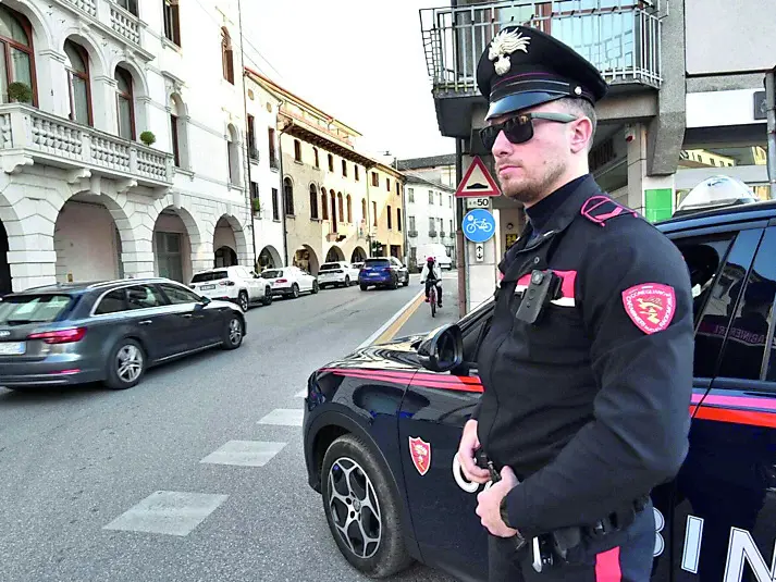Carabinieri in centro a Conegliano