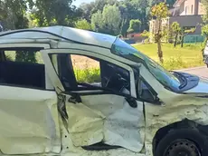 Una delle auto coinvolte nel frontale in via Bibano