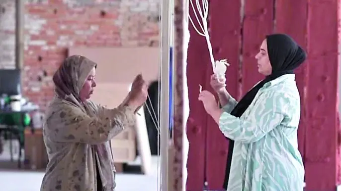 Un frame del video postato dalla Biennale con i lavori di allestimento