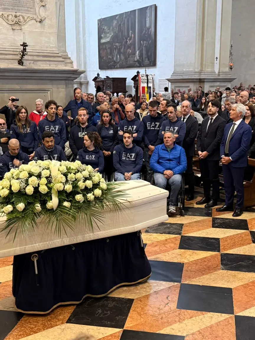 Santa Giustina gremita per i funerali del campione