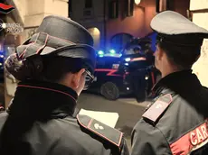 I carabinieri hanno allontanato l'ex violento