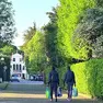 L’arrivo dei migranti all’hotel di Monastier ormai due settimane fa