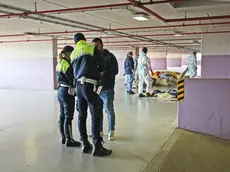 Polizia locale e responsabili del parcheggio durante lo sgombero di aprile del park Dal Negro