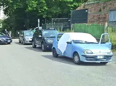 La Fiat Seicento azzurra in via Polveriera, a Treviso, dov’è stata trovata senza vita Costanza Baravalle