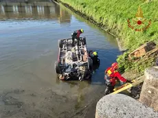 Il fugone ribaltato nel fossato a Chioggia