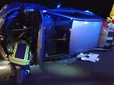 L'auto ribaltata in A27
