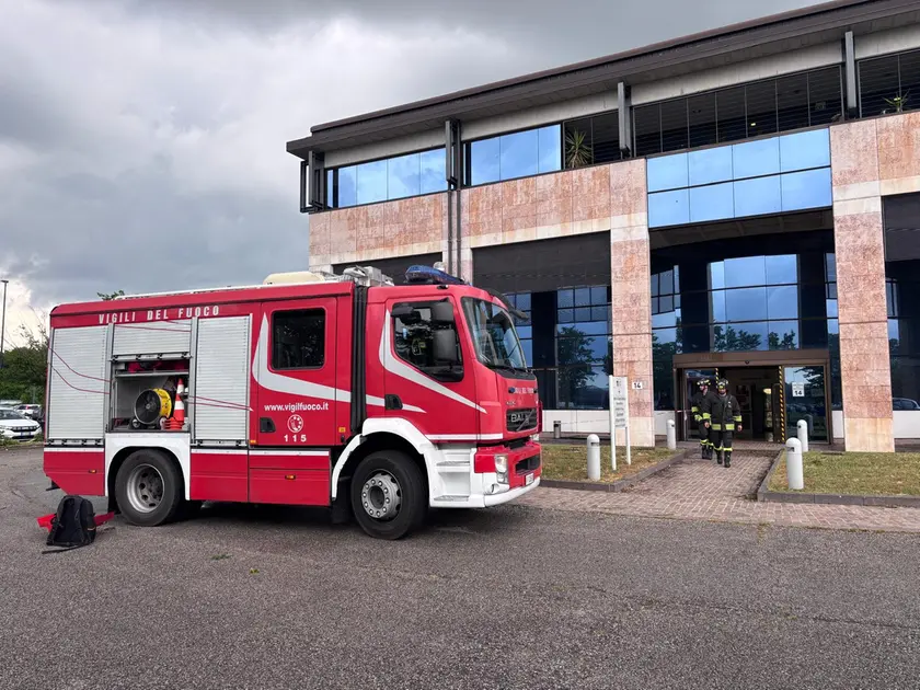 L'intervento dei vigili del fuoco al Centro di salute mentale dell’Ulss 2