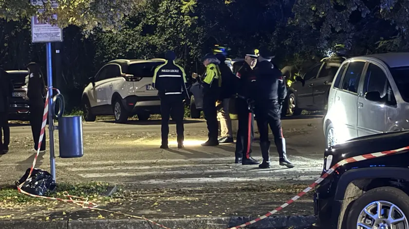 I rilievi dopo la sparatoria nel parcheggio a Mogliano