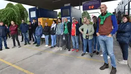 Operai in protesta fuori dallo stabilimento Electrolux a Susegana