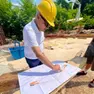 Luca Pozzobon al lavoro in cantiere
