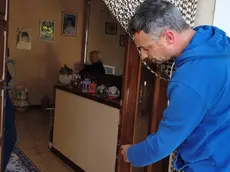 I danni all'abitazione della pensionata vittima del furto