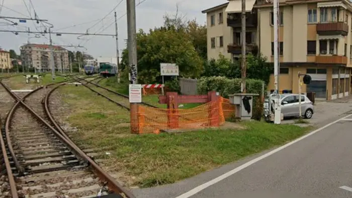 Il passaggio a livello di strada San Zeno chiuderà dal 22 maggio