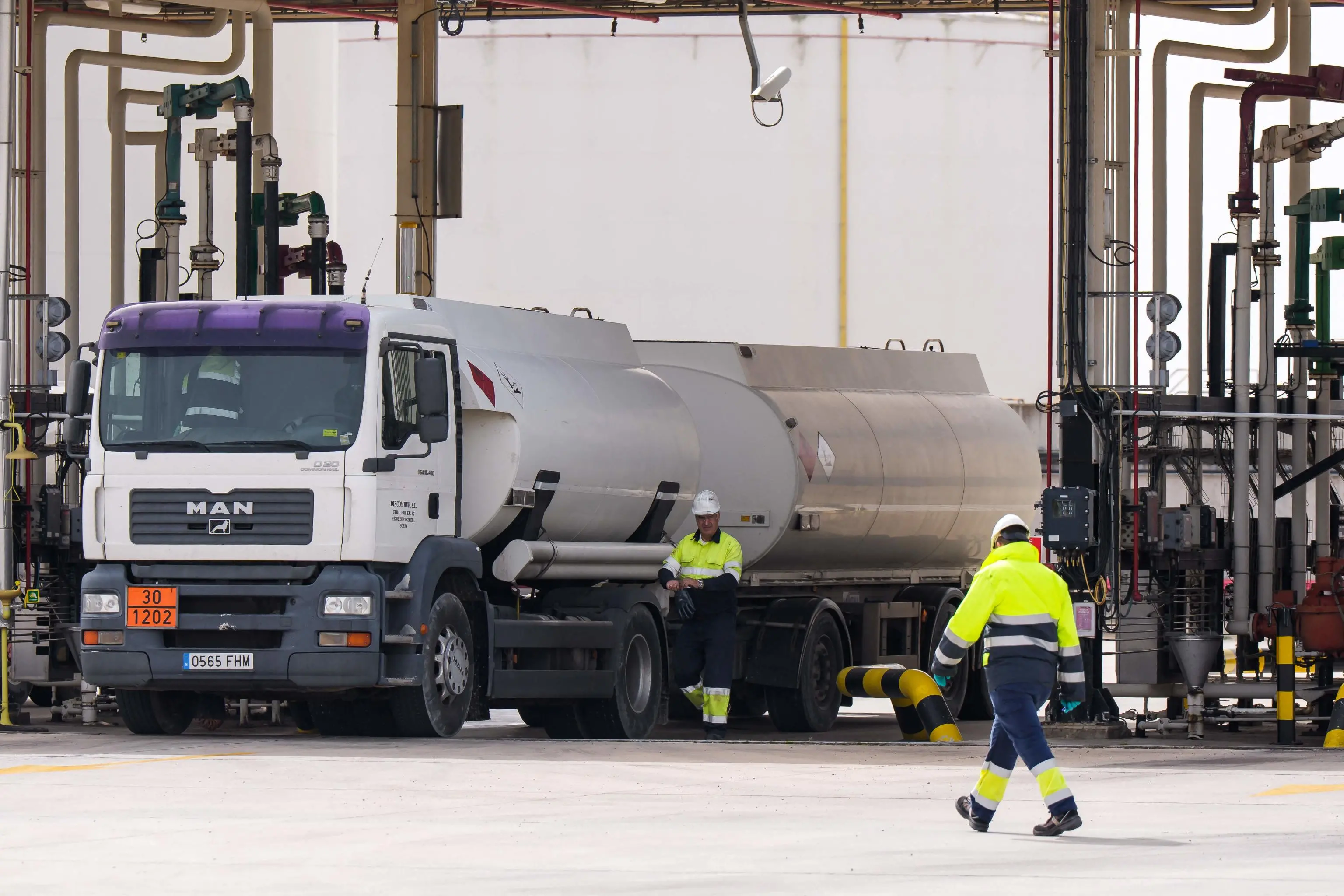 Un camion cisterna per il trasporto del carburante