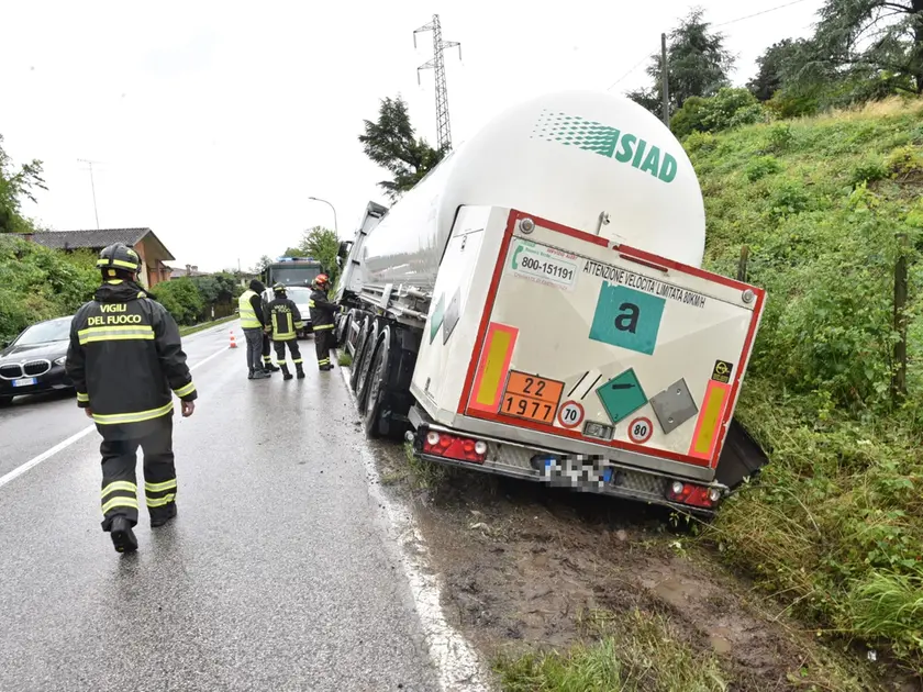 La cisterna fuori strada
