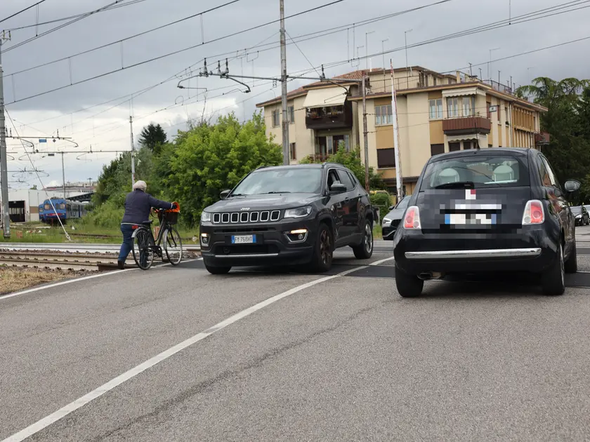 Il passaggio a livello in viale dei Cacciatori