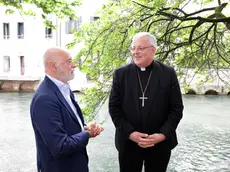 Domenico Basso con il vescovo Tomasi