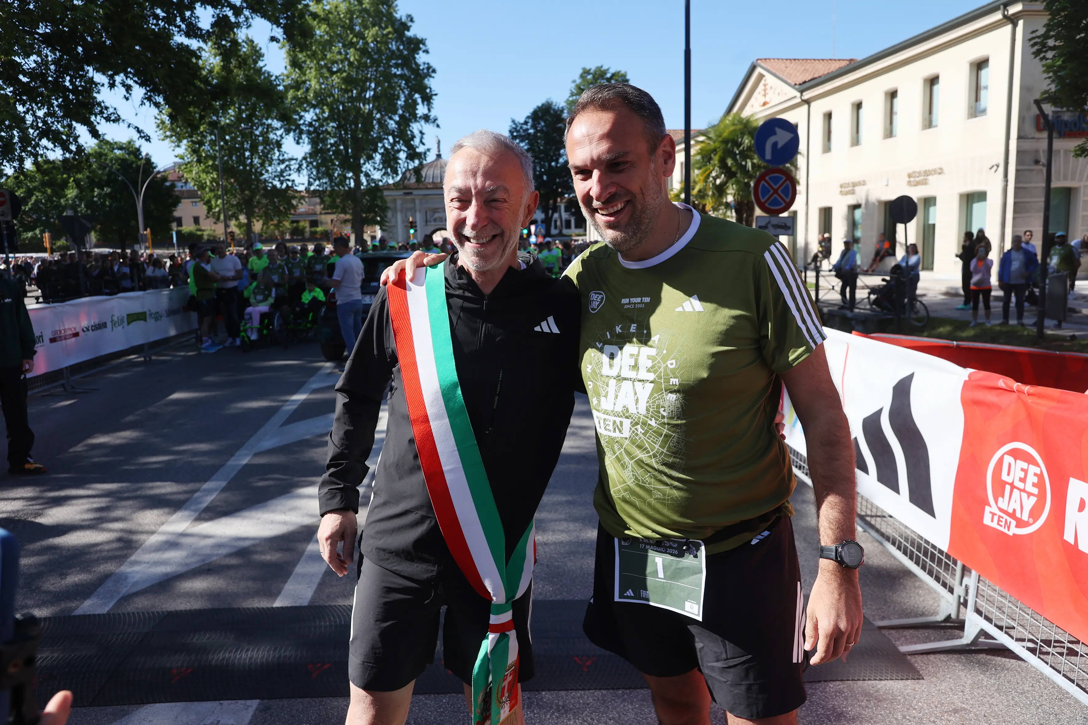 Linus e il sindaco Mario Conte alla linea di partenza