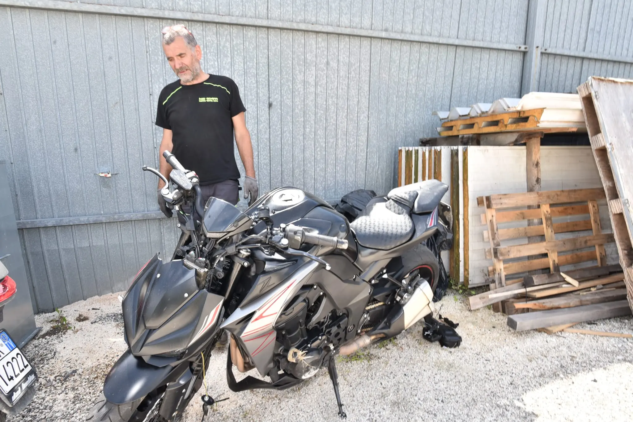 La moto su cui viaggiava il 29enne