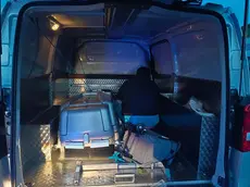 Il carro funebre utilizzato dai quattro ragazzi per fare festa