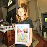 Mamma Antonia con la foto di Mariia Markovetska, morta nel lago