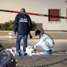 Il corpo di Ragip Kolgeci coperto da un lenzuolo a Fiera