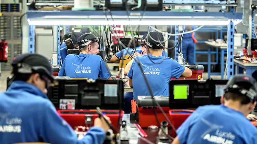 Industria, logistica e servizi tra i settori dove il calo di assunzioni è maggiore