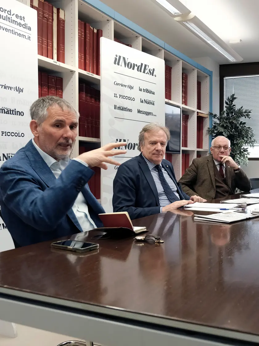 Il forum in redazione al mattino sulla sanità con l’assessore Gino Gerosa e il direttore generale Giancarlo Ruscitti. Al tavolo il direttore dei quotidiani Nem Paolo Possamai e i giornalisti Tomè, Pucci e Berlinghieri
